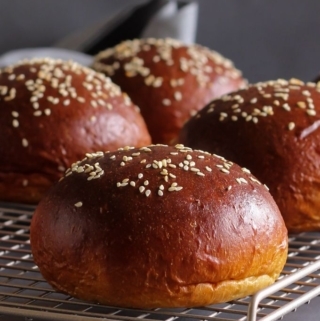 Low Carb Brioche Bun With Yeast